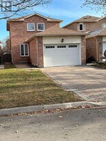 21 Wayne Nicol Dr in Brampton, ON - Building Photo