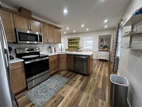 68 Crescent Ln in Levittown, NY - Building Photo - Building Photo