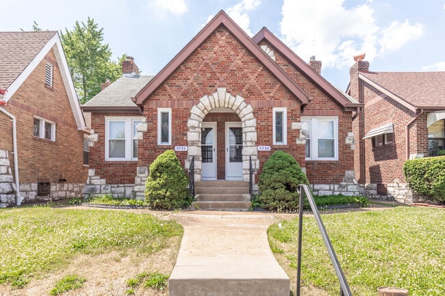 5738 Chippewa St, Unit 5738