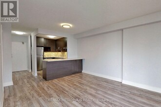 2500-2500 Bridletowne Cir in Toronto, ON - Building Photo - Building Photo