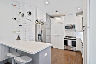 325 N Sidney St in Houston, TX - Foto de edificio - Building Photo