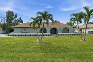 1914 SE 16th St in Cape Coral, FL - Building Photo