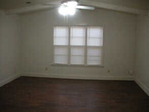 3823 51st St, Unit B in Lubbock, TX - Foto de edificio - Building Photo
