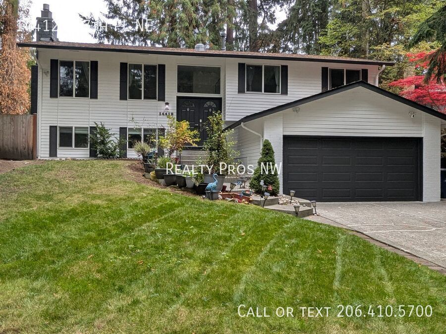 14412 107th Pl NE in Kirkland, WA - Building Photo
