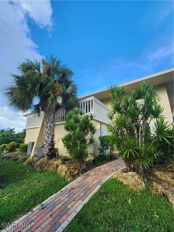 property at 925 Palm View Dr