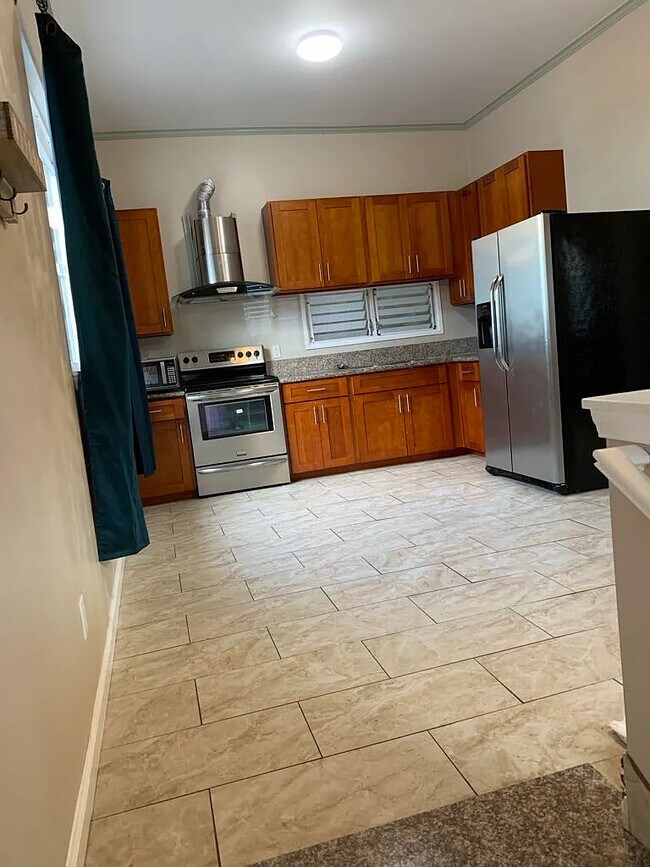 17 Kauila St, Unit A in Honolulu, HI - Building Photo - Building Photo