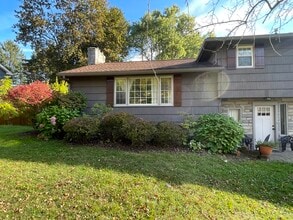 107 Margo Ln in Fayetteville, NY - Building Photo - Building Photo