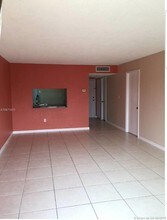9320 Fontainebleau Blvd-Unit -607 in Miami, FL - Building Photo - Building Photo