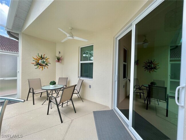 1628 Cayman Ct in Naples, FL - Foto de edificio - Building Photo