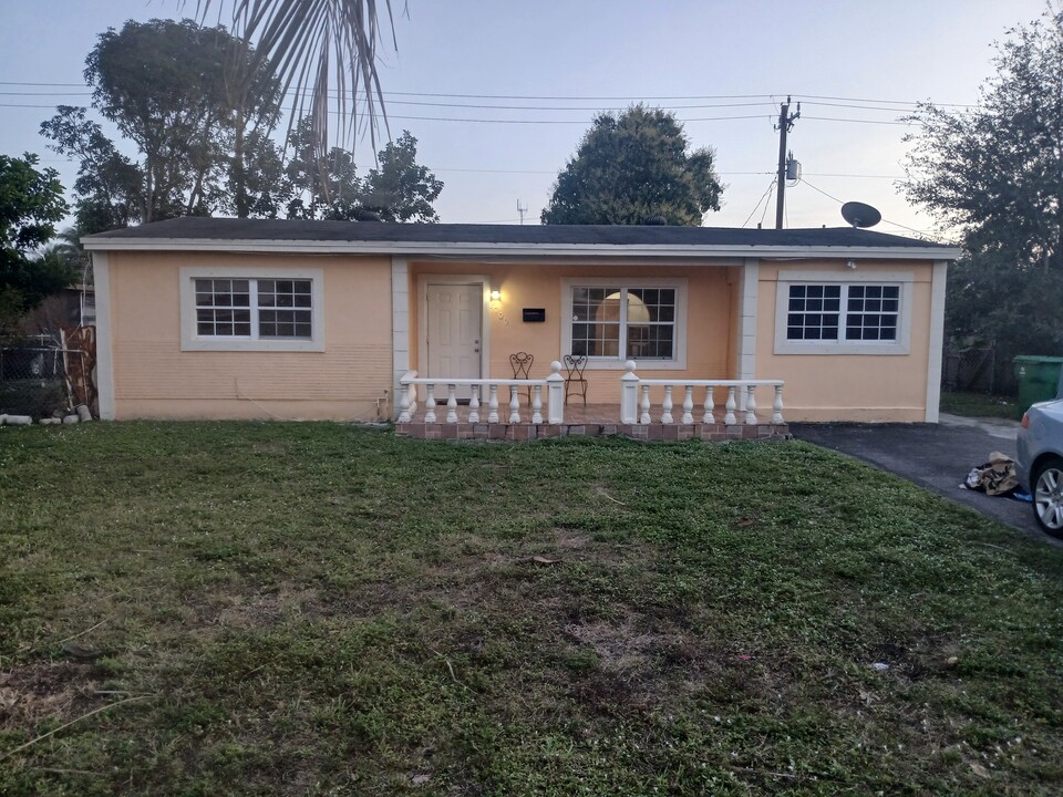 6700 SW 26th St in Miramar, FL - Building Photo