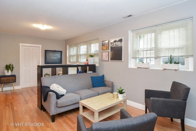 3334 W Belden Ave, Unit G in Chicago, IL - Building Photo - Building Photo