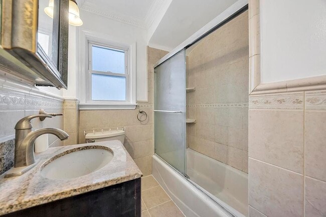 3752 New Hyde Park Rd in New Hyde Park, NY - Building Photo - Building Photo