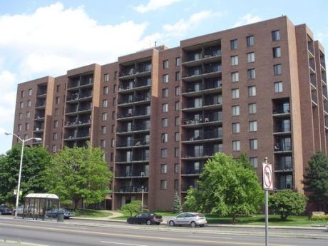 Young Manor in Detroit, MI - Foto de edificio