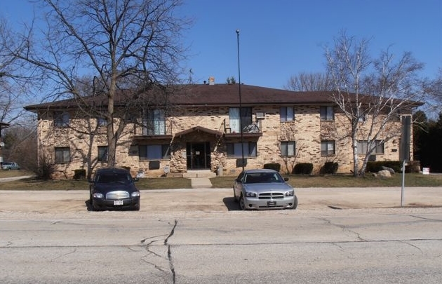 10450 W Fond du Lac Ave in Milwaukee, WI - Foto de edificio