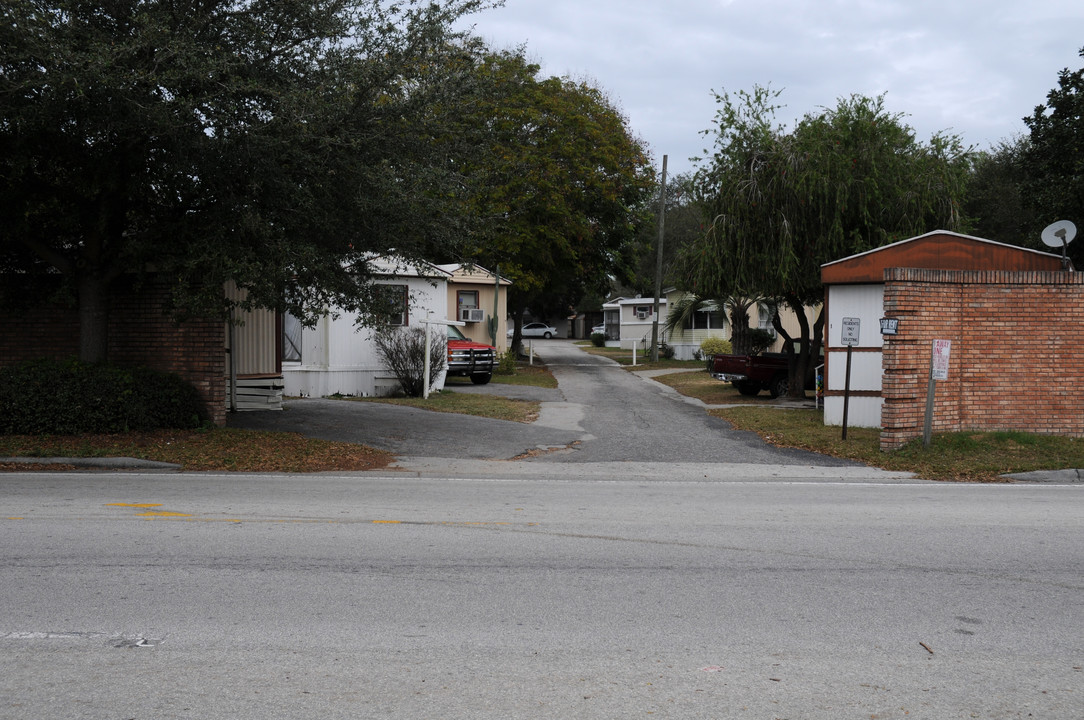 104 E Washington St in Minneola, FL - Building Photo