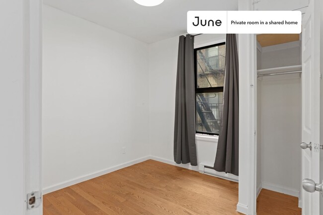 Private bedroom in 3 bed/1 bath Home in New York, NY - Building Photo - Building Photo