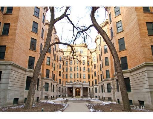 550 W Surf St in Chicago, IL - Building Photo
