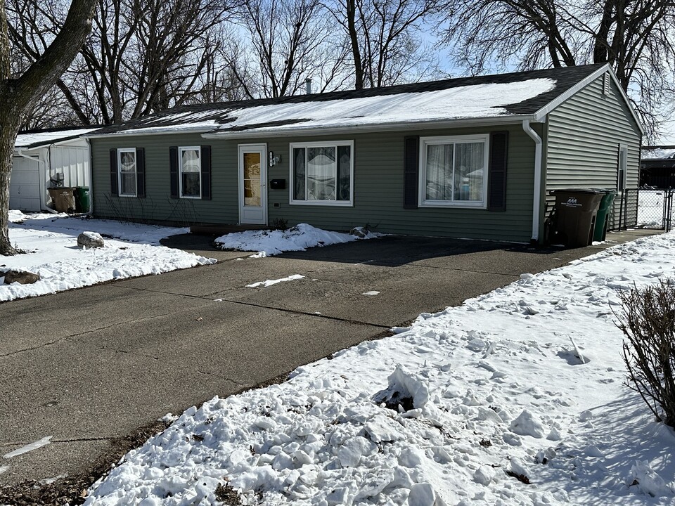 704 7th St SE in Altoona, IA - Building Photo