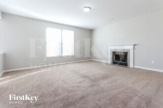 527 Hollow Pear Dr in Indianapolis, IN - Building Photo - Building Photo