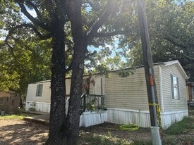 8 Smith Dr in Denison, TX - Building Photo