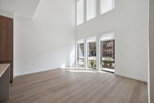 1 Riva Row in The Woodlands, TX - Building Photo - Building Photo