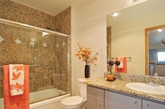 1125 E Olive St, Unit 608 in Seattle, WA - Building Photo - Building Photo