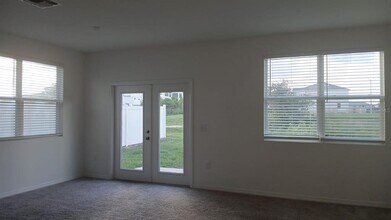 541 Madison Dr in Davenport, FL - Building Photo - Building Photo