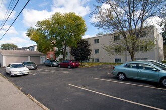 2730 Dupont Ave S in Minneapolis, MN - Foto de edificio - Building Photo