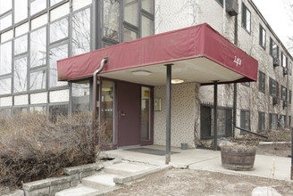 2401 Clinton Av in Minneapolis, MN - Building Photo - Building Photo