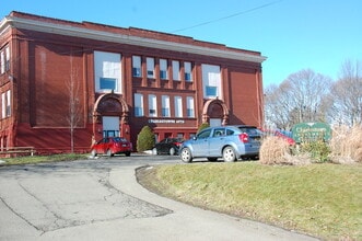 Charlestowne Apartments in Jamestown, NY - Building Photo - Building Photo