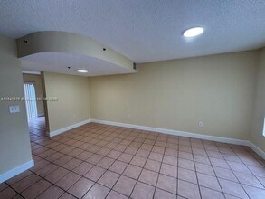 210 Riviera Cir in Weston, FL - Building Photo - Building Photo