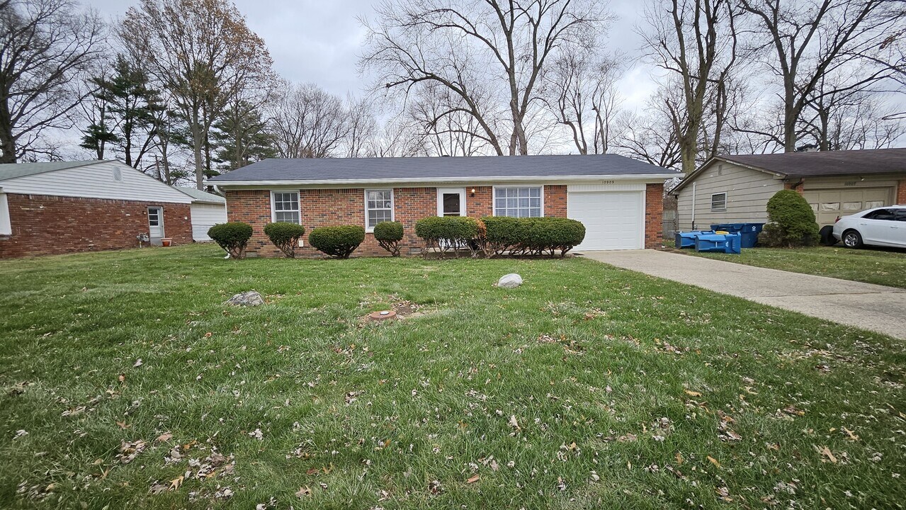 10909 College Pl Dr in Indianapolis, IN - Building Photo