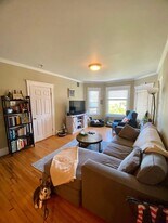 33 Main St, Unit 5 in Somerville, MA - Building Photo