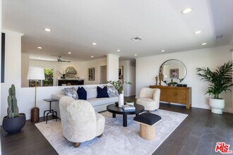3819 Sunswept Dr in Los Angeles, CA - Building Photo - Building Photo