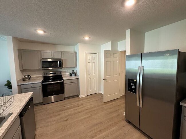 5 Upland Pl in Palm Coast, FL - Building Photo - Building Photo