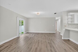731 NE 8th Ave in Boynton Beach, FL - Building Photo - Building Photo
