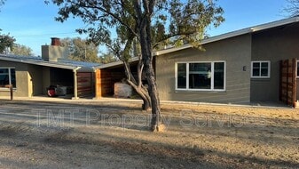 17259 Walnut Ave in Atascadero, CA - Building Photo