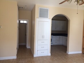 652 S Hollenbeck Ave, Unit Back House in Covina, CA - Building Photo - Building Photo