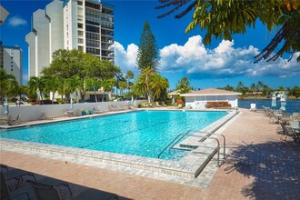 9525 Blind Pass Rd in St Pete Beach, FL - Building Photo - Building Photo