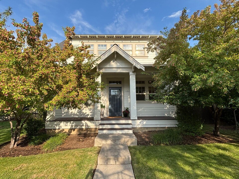 1322 Northwest Mount Washington Drive in Bend, OR - Building Photo