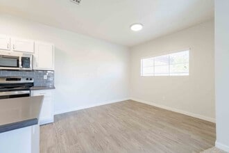Crestone at Shadow Mountain in Phoenix, AZ - Building Photo - Building Photo