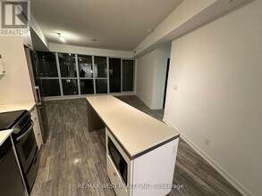 51-1551 E Liberty St in Toronto, ON - Building Photo - Building Photo