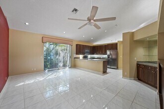 10860 Fairmont Village Dr in Wellington, FL - Building Photo - Building Photo