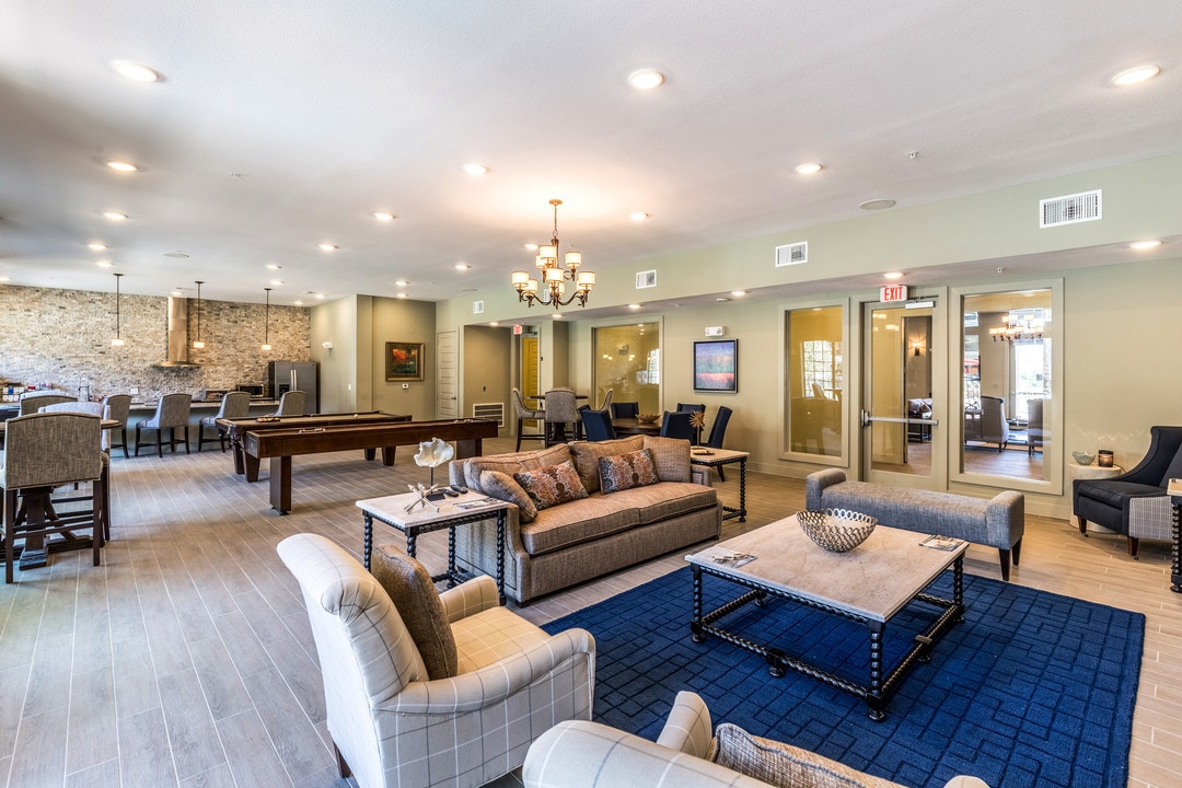 Nantucket at Fannin Station in Houston, TX - Foto de edificio
