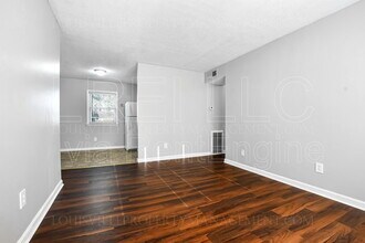 5116 Valiant Dr in Louisville, KY - Building Photo - Building Photo