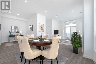 30 Upper Mall Wy in Vaughan, ON - Building Photo - Building Photo