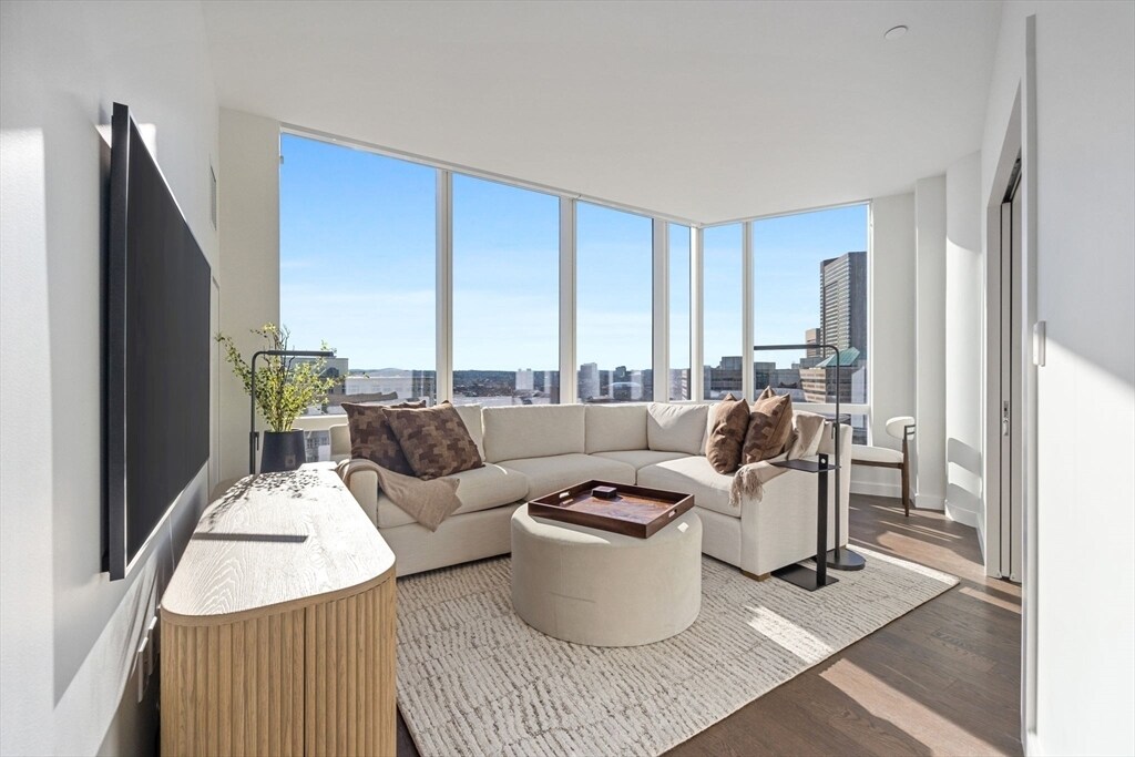 430 Stuart St in Boston, MA - Building Photo