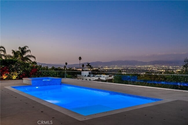 3730 Westfall Dr in Los Angeles, CA - Foto de edificio - Building Photo