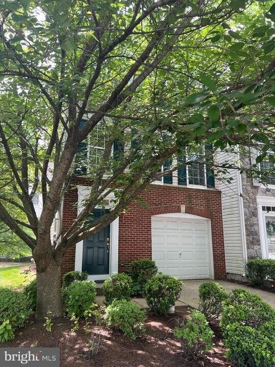 124 Hudson Dr in Phoenixville, PA - Building Photo