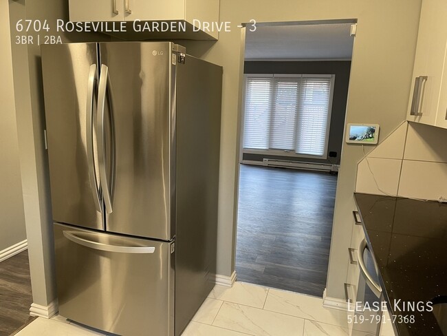 6704 Rose-Ville Garden Dr in Windsor, ON - Building Photo - Building Photo